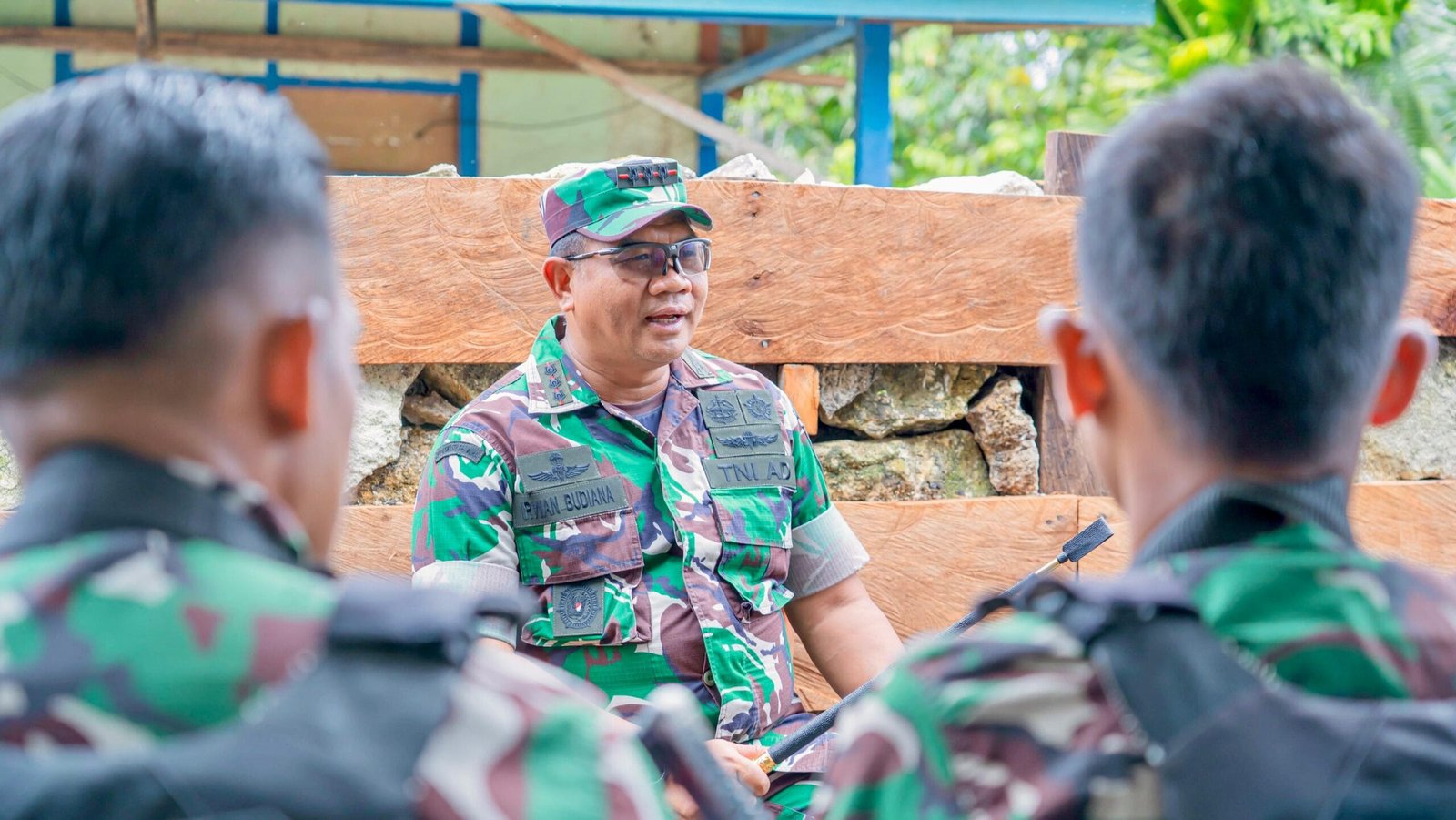 Nasehat Danrem 182/Jo Saat Kunker ke Pos Satgas Pamtas Yonif 410/Alugoro Kramamongga lindungi Keamanan Masyarakat