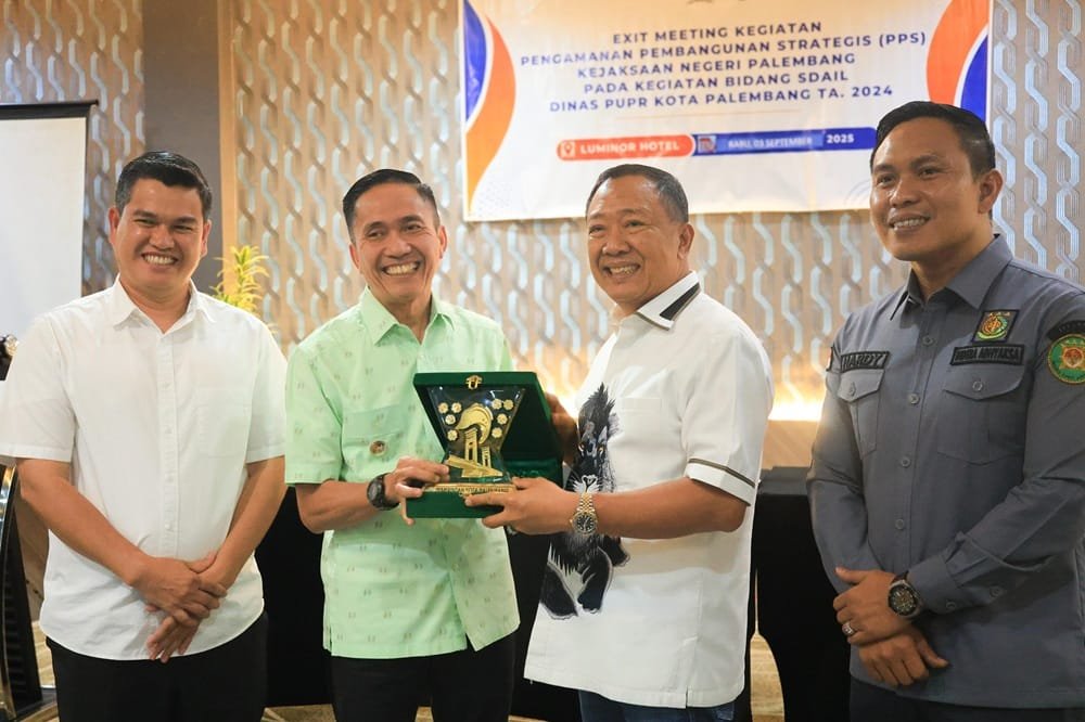 Kajari Palembang Serahkan Dokumen Pengamanan Proyek Strategis PUPR 2025 ke Wali Kota