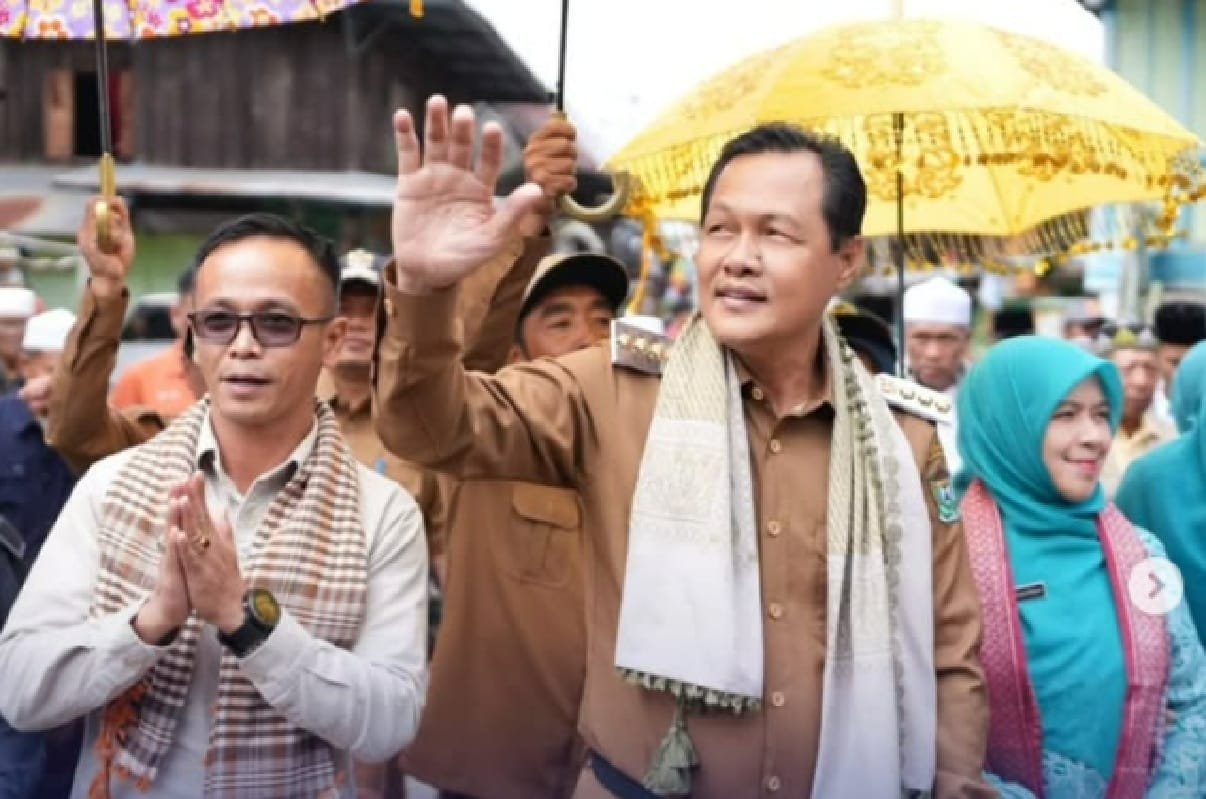 Ngantor di Segamit, Bupati Edison Rencanakan Pelebaran Jalan Pulau Panggung-Segamit Sepanjang 52 Km