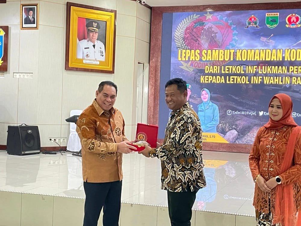 Bupati Samaun Dahlan Apresiasi Dedikasi Letkol Inf Lukman Permana Selama Bertugas di Fakfak