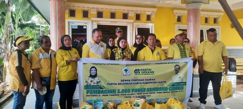 Sambut HUT ke-61, DPD Golkar Fakfak Bagikan 1.000 Paket Sembako untuk Masyarakat