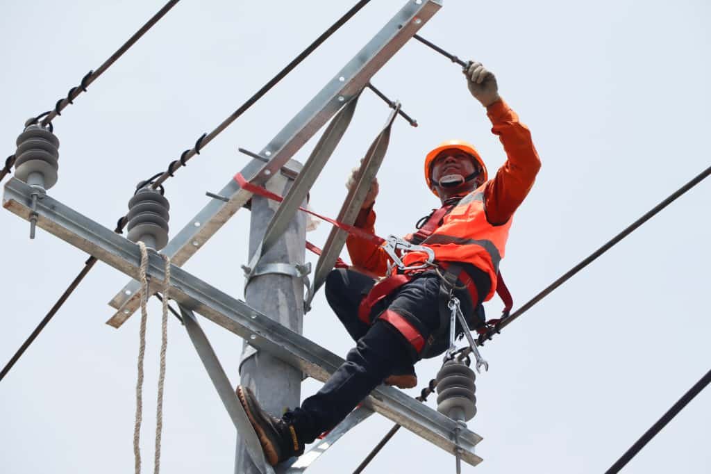 PLN Uji Coba Tiang Listrik Ramah Lingkungan dari Limbah Fly Ash, Dukung Target Net Zero Emission 2060