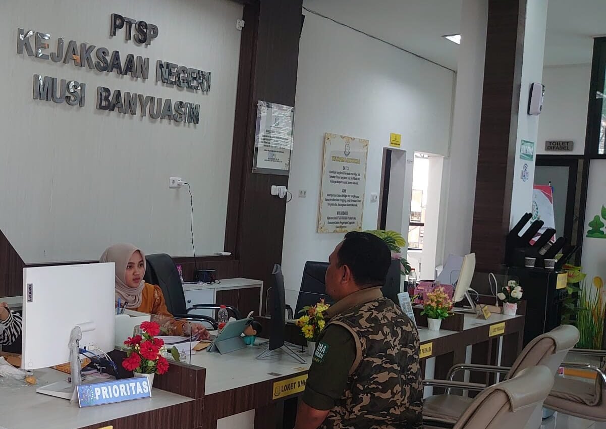 Merasa Dirugikan, Warga Pinang Banjar Laporkan Kades ke Kejari Muba