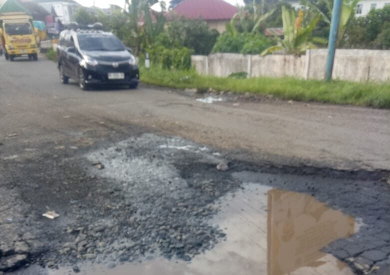Jalan Provinsi di Jarai-Suka Merindu Rusak Parah, Pengendara Harus Ekstra Waspada