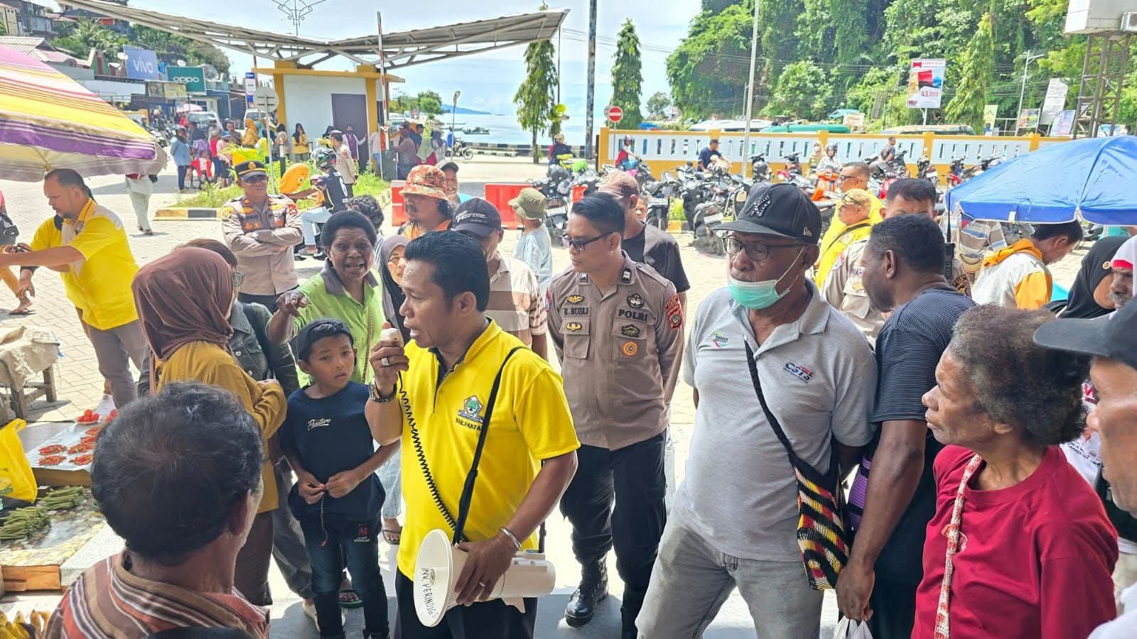 DPD Golkar Fakfak Rayakan HUT ke-61 dengan Baksos, Pengobatan Gratis, dan Pembagian Paket Sembako