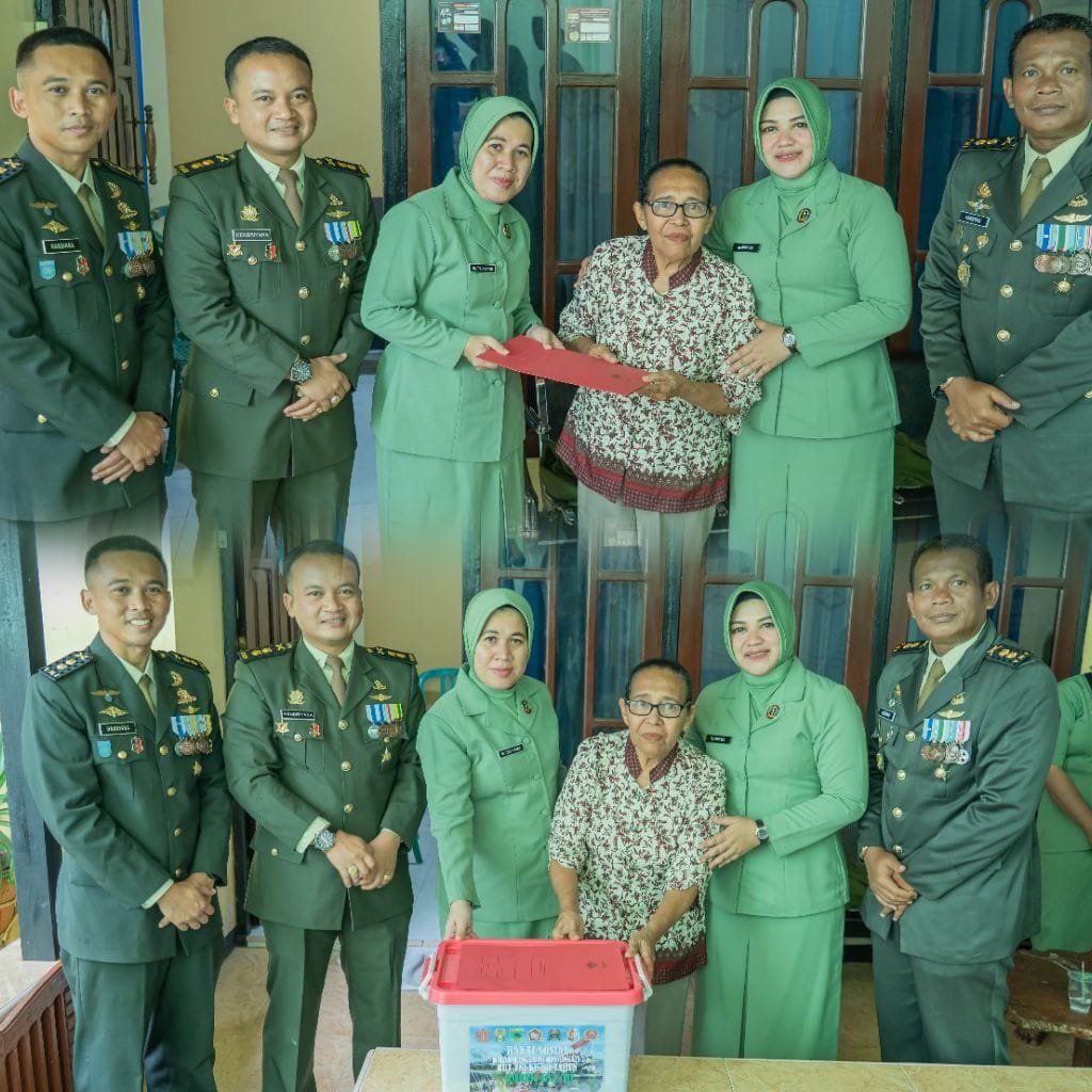 Persit KCK Koorcabrem 182 Kunjungi Warakawuri di Fakfak Jelang HUT TNI