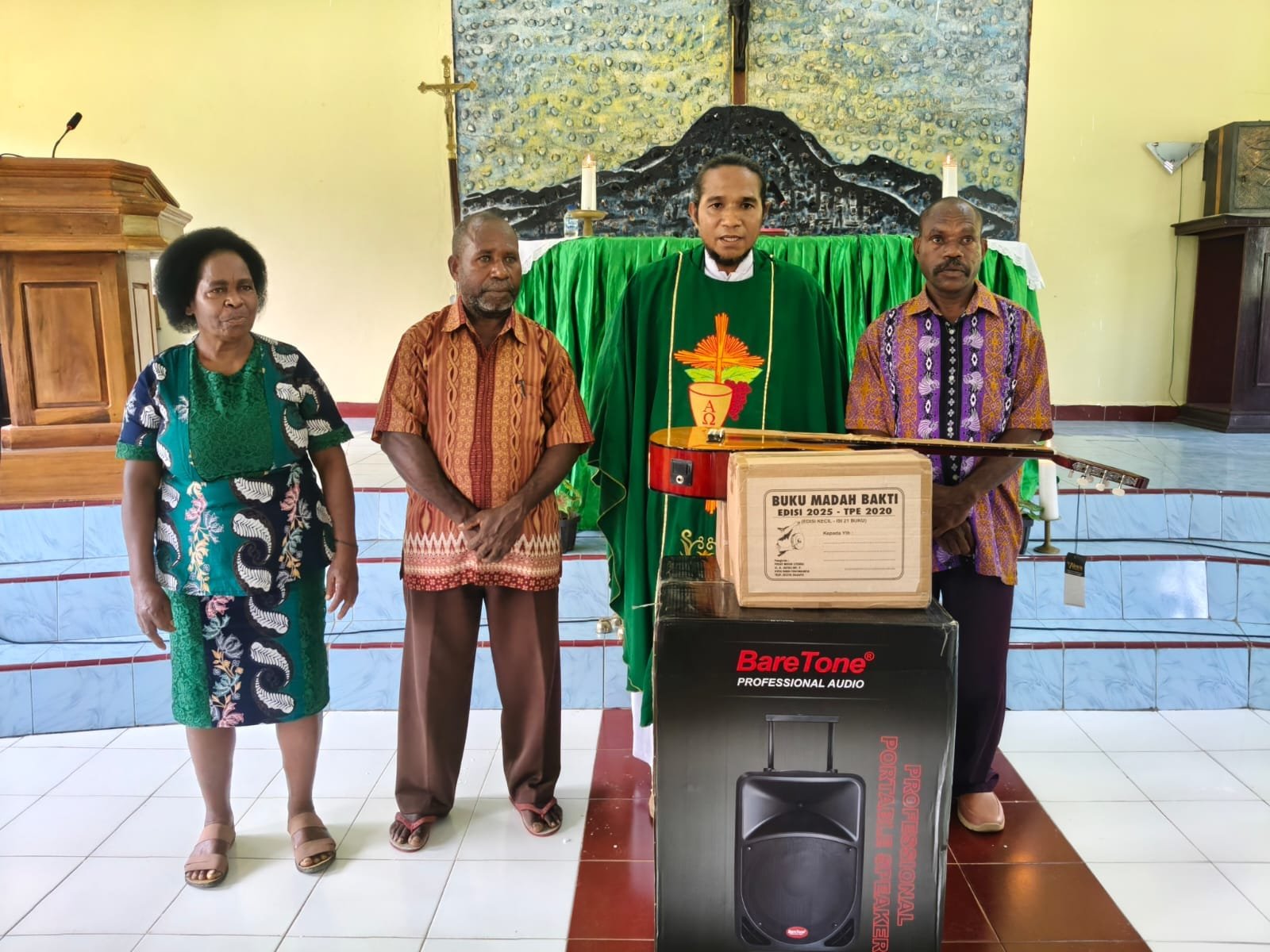 Bantuan Presiden Prabowo Diserahkan ke Gereja St. Andreas Ayata, Dorong Semangat Iman, Ini Pesan Pastor Ayata