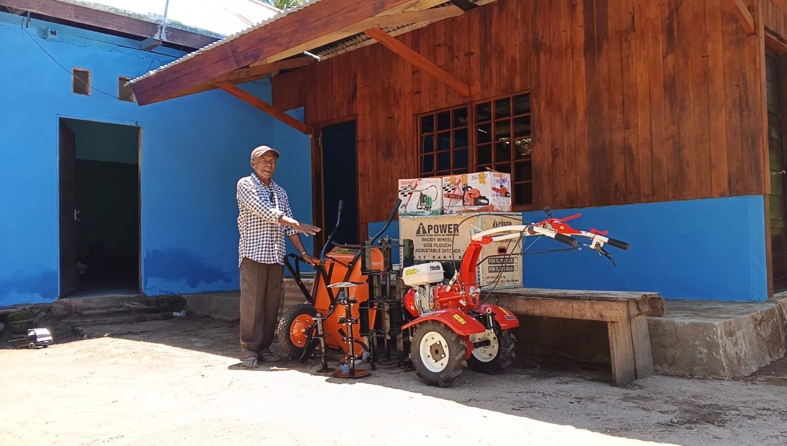 Bantuan Renovasi Rumah dan Alat Bertani kepada Tokoh Masyarakat di Tambrauw, Bukti Nyata Keberpihakan Presiden untuk Masyarakat