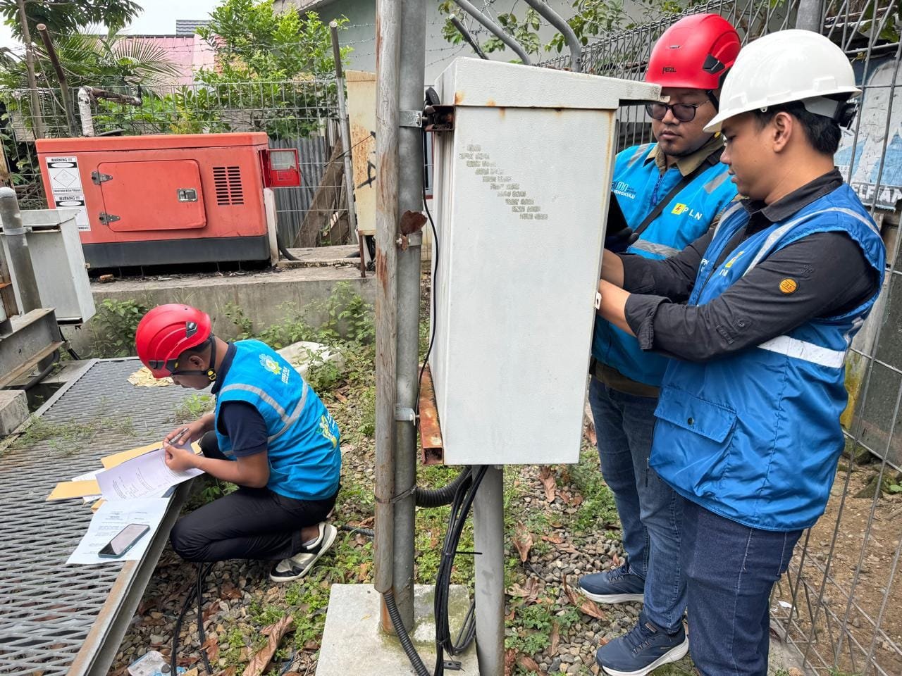 PLN UID S2JB Periksa kWh Meter Gabungan di Jambi, Pastikan Keamanan dan Akurasi Pemakaian Listrik Pelanggan
