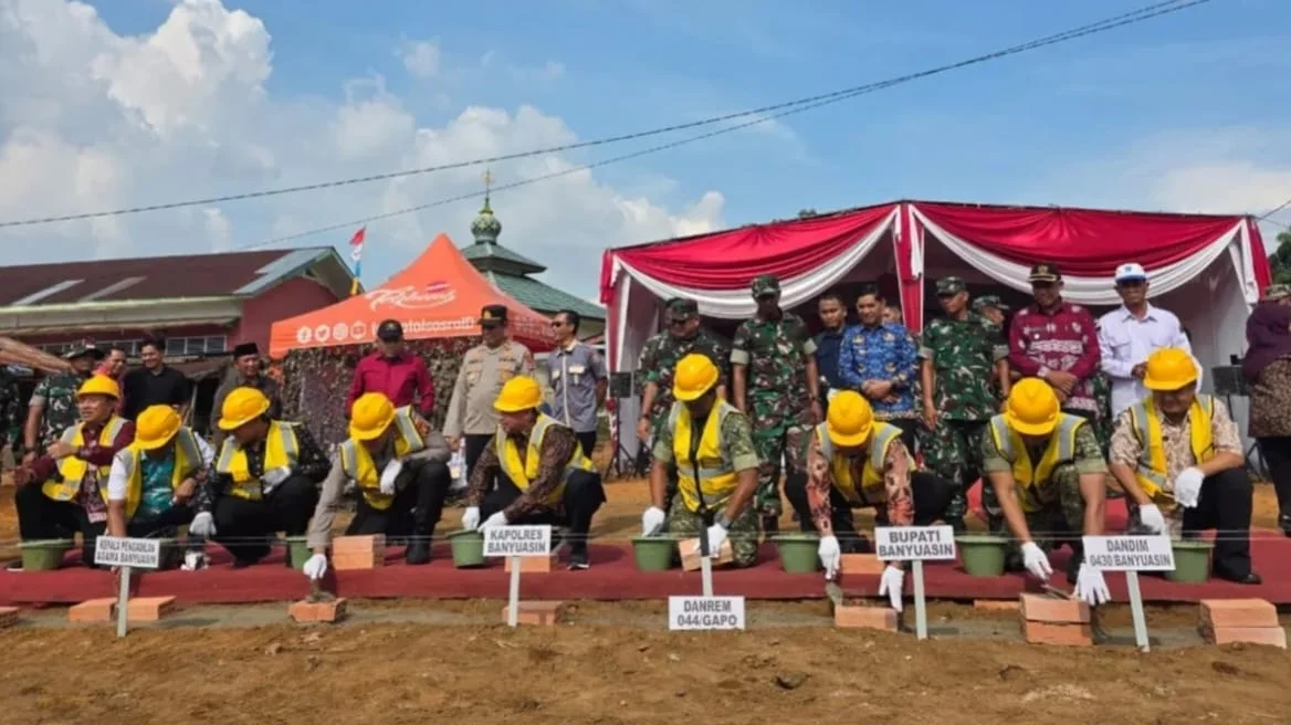 Bupati Askolani Lakukan Peletakan Batu Pertama Pembangunan Koperasi Merah Putih Talang Kelapa