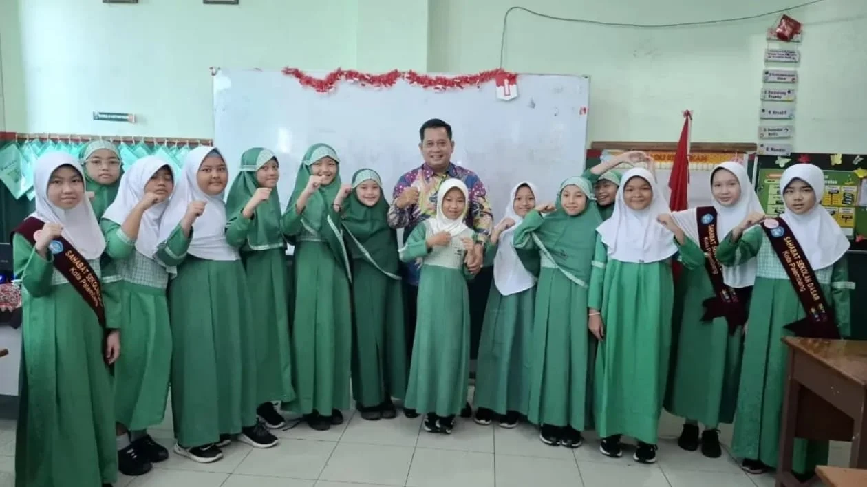 Bupati Askolani Turut Mengajar di SD Plus IGM Palembang, Berbagi Ilmu Sukses Dunia-Akhirat