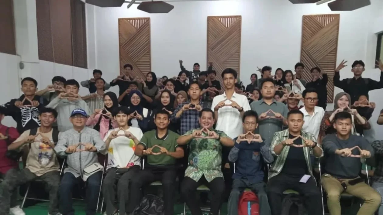 Bupati Askolani Perdana Mengajar di Fakultas Hukum Universitas IBA Palembang