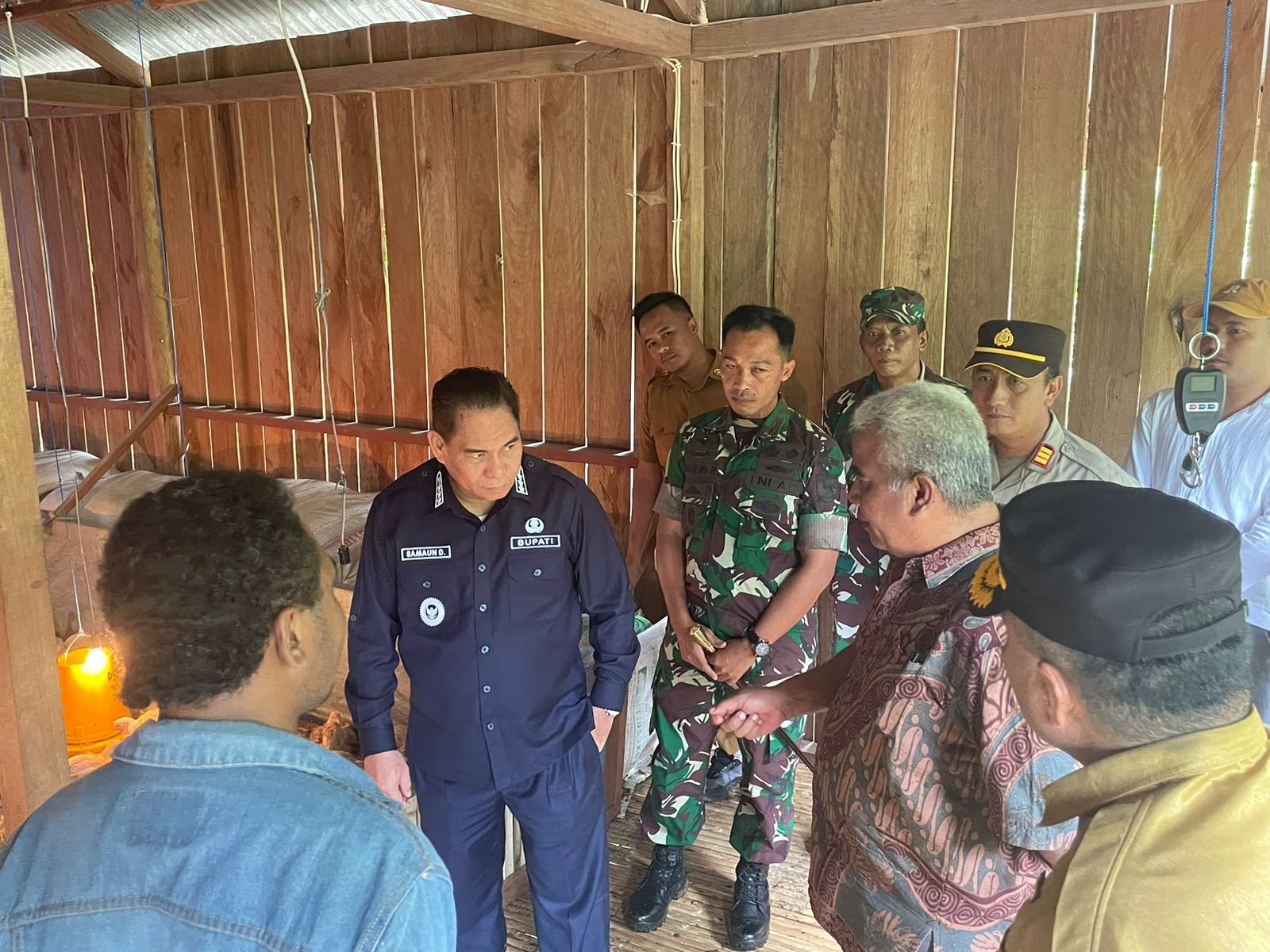 Perkuat Ketahanan Pangan, Dandim 1803/Fakfak Dampingi Bupati dalam Panen Raya Ayam Broiler Perdana