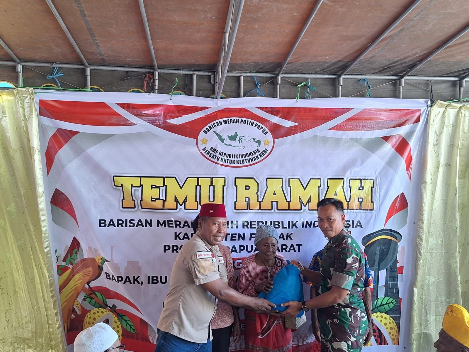 Pererat Tali Asih, Letkol Inf Wahlin Rahman Sambangi dan Salurkan Sembako bagi Warakawuri da Ahli Waris Pejuang