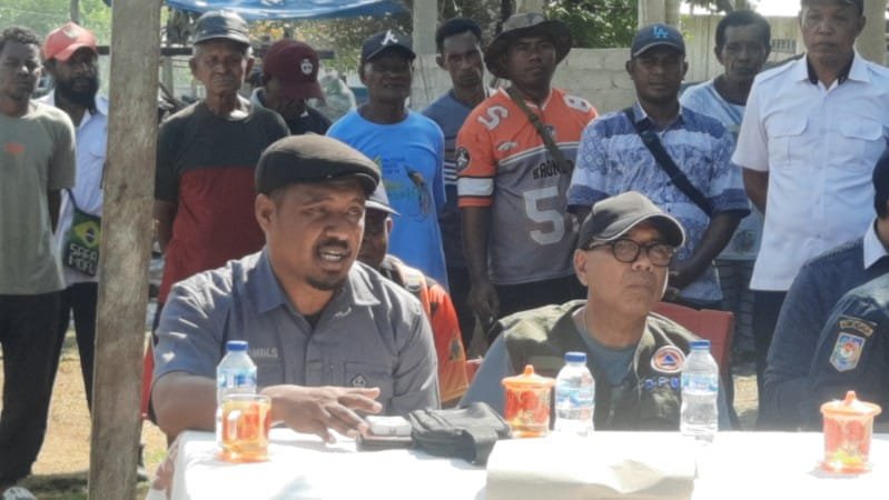 Sambangi Korban Kebakaran Karas, Amin Samay Komitmen Perjuangkan Aspirasi Warga di DPRK Fakfak