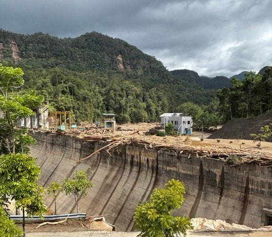 Tak Hanya Listrik Hijau, PLTA Sipansihaporas Jadi Benteng Banjir Kayu di Tapanuli Tengah