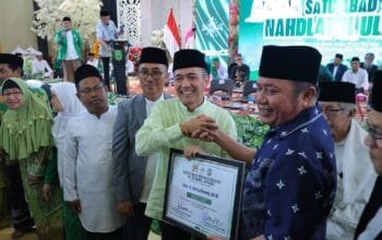 Satu Abad NU, Ratu Dewa Dianugerahi Tokoh Pengayom NU