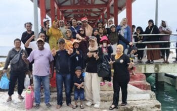 Segarkan Pikiran, Kadinsos Fakfak Ajak Staf Susuri Keindahan Histori di Pulau Tubir Seram