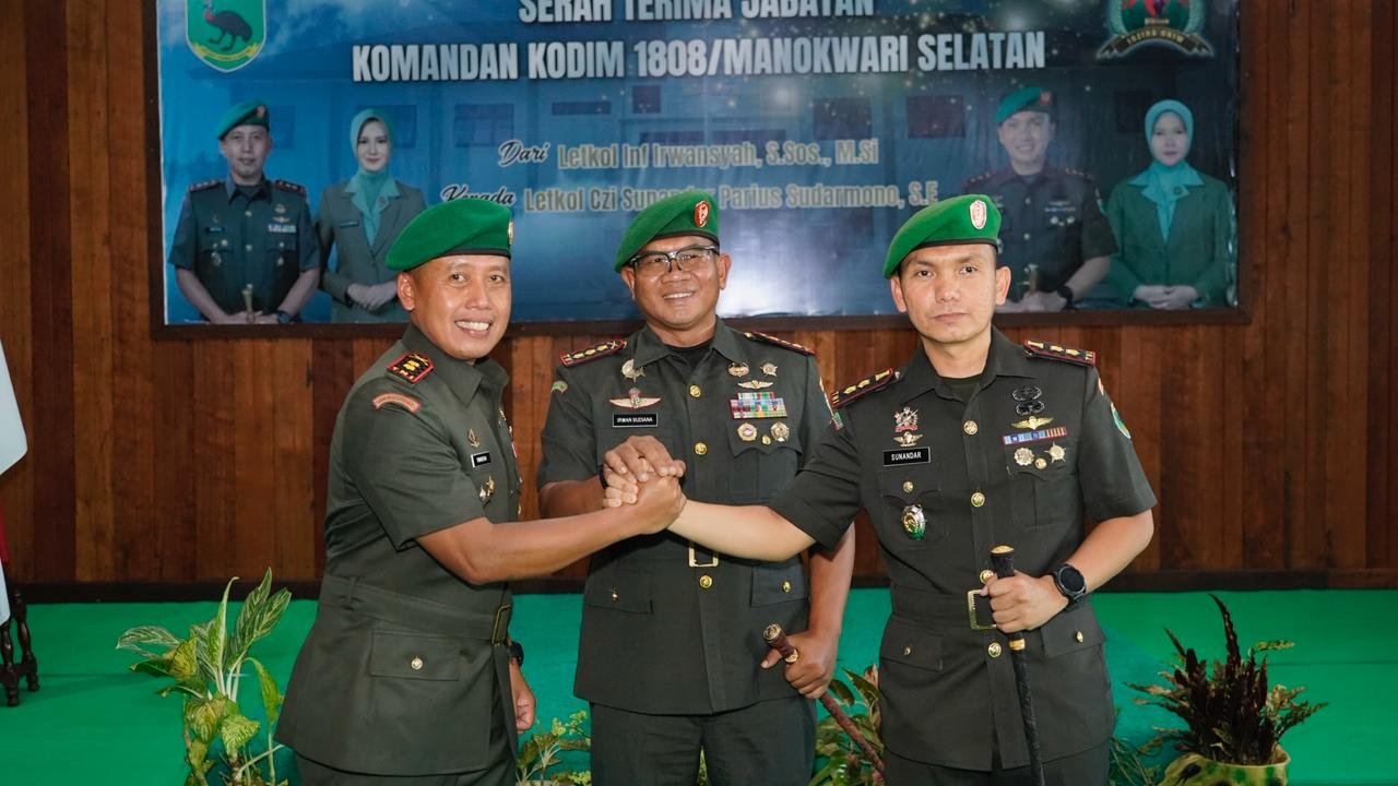 Danrem 182/Jo Pimpin Sertijab Dandim Mansel Letkol Inf Irwansyah Serahkan Tongkat Komando kepada Letkol Czi Sunandar