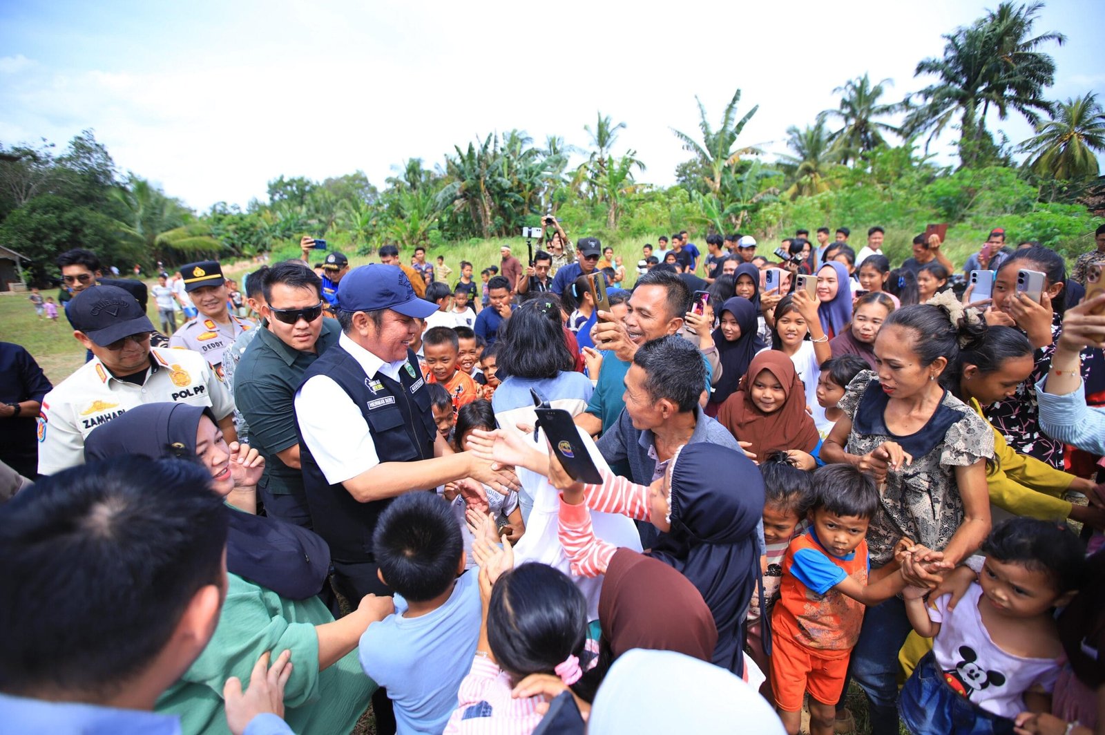 Deru Resmikan Jembatan Air Serami, Tegaskan Infrastruktur dan SDM OKU