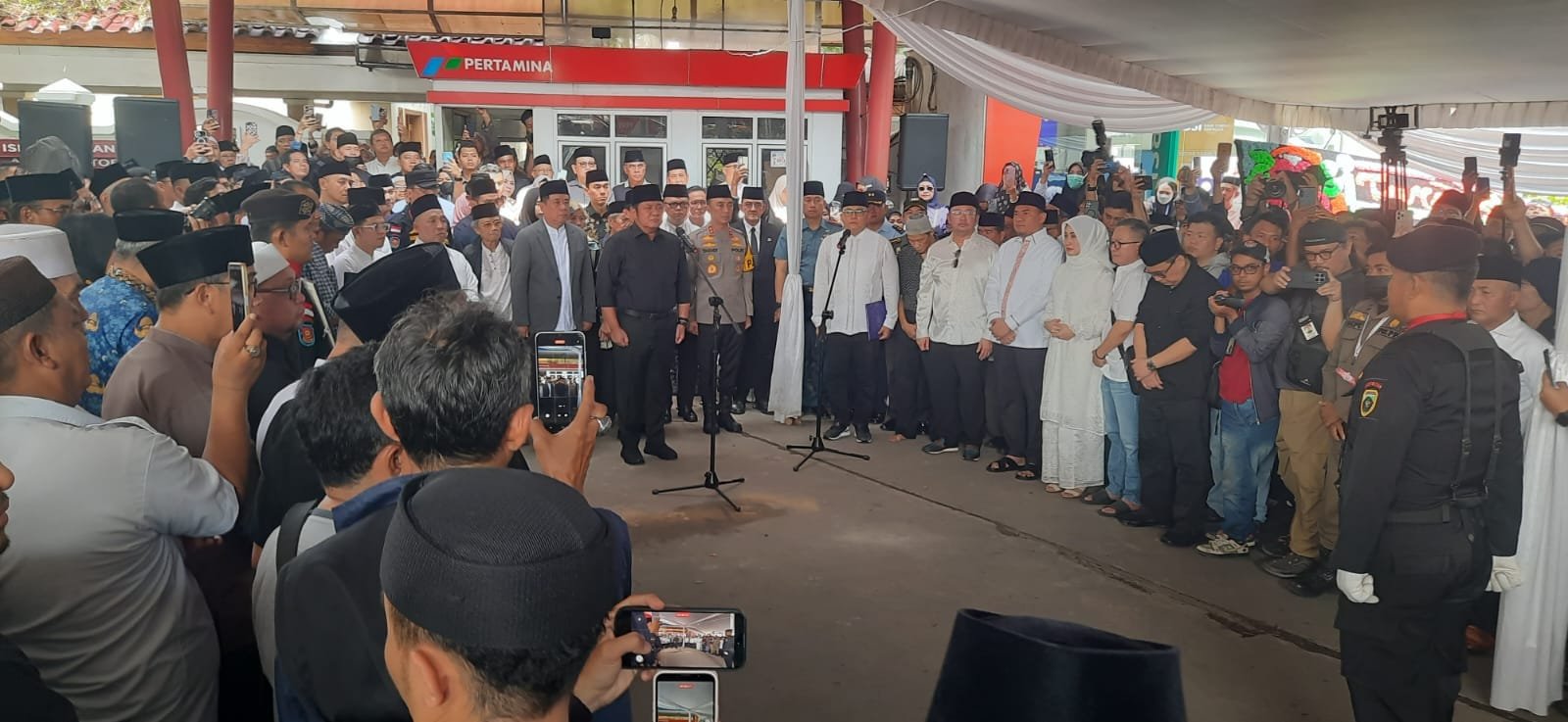 Herman Deru Pimpin Upacara Kedinasan Pelepasan Jenazah Alex Noerdin