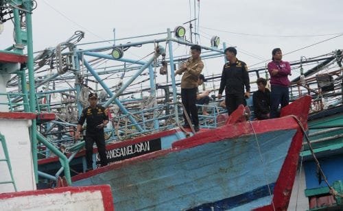 “Kapal Mangkrak di Muara Angke, Risiko Lingkungan & Operasi”