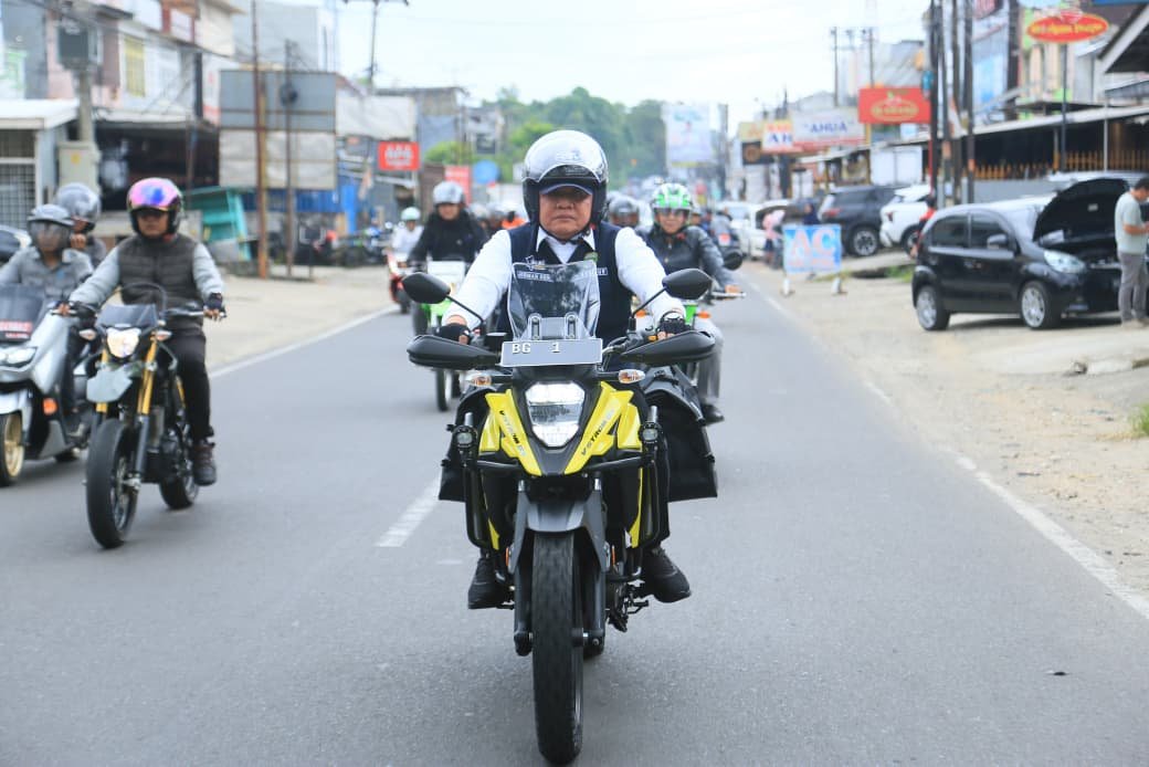 Naik Motor, Herman Deru Tinjau Sawah hingga Kampung Al-Munawar dalam Sehari