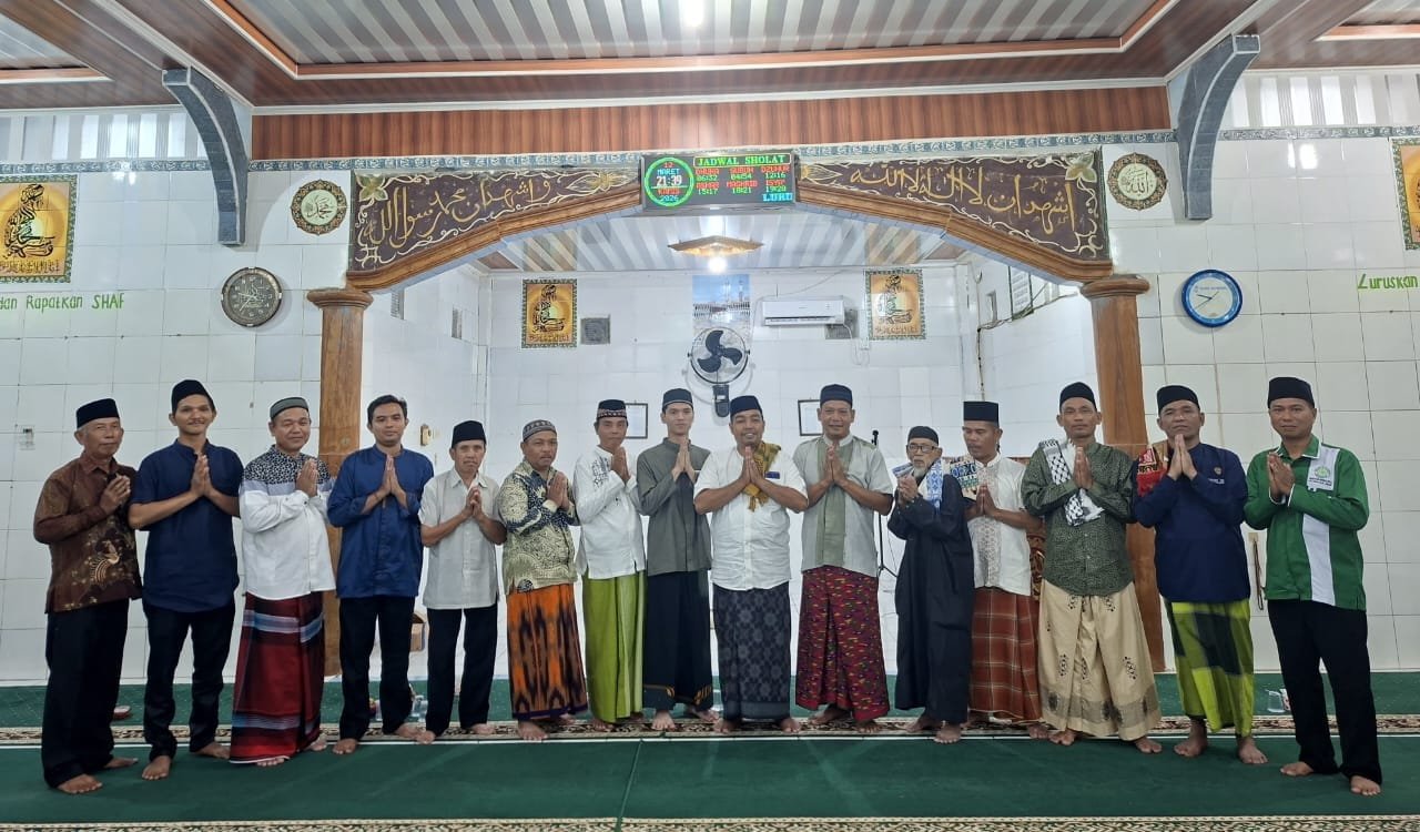 Pemdes Betung Barat Keliling Masjid Gelar Roadshow Ramadan dan Salurkan Bantuan