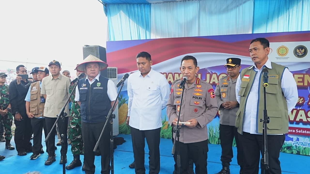Kapolri Pimpin Tanam Raya Jagung di Ogan Ilir, Resmikan 57 Jembatan Merah Putih Presisi