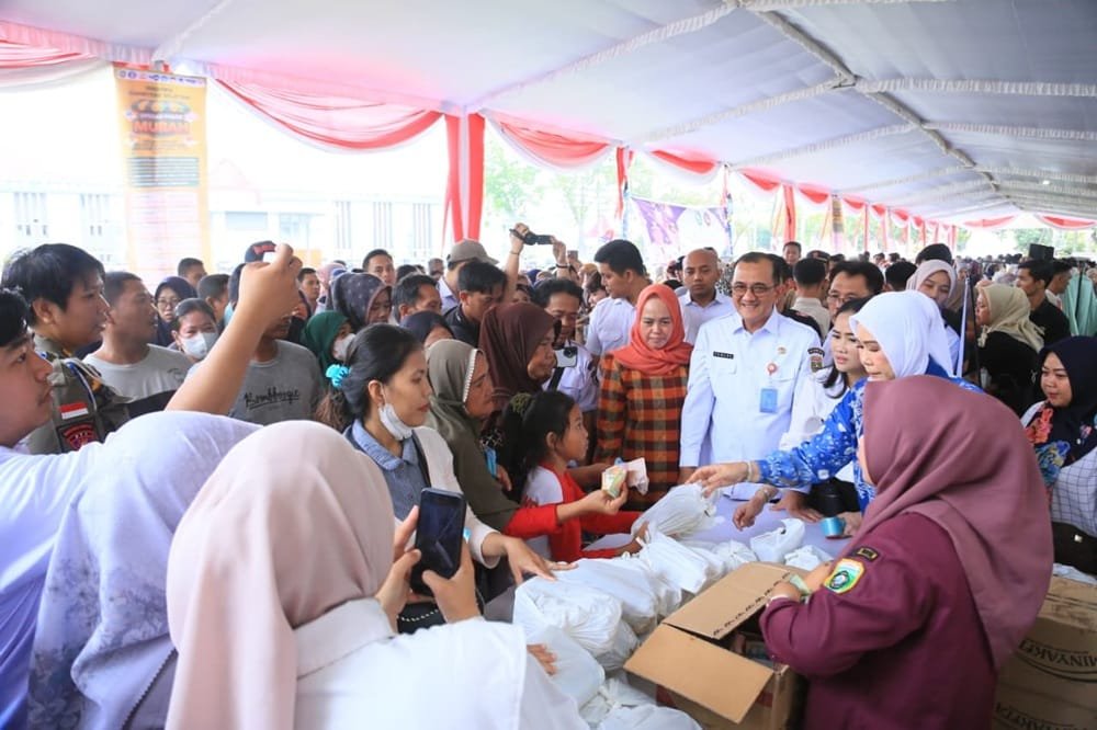 Sekda Sumsel Edward Candra Buka Operasi Pasar Murah Jelang Idul Fitri