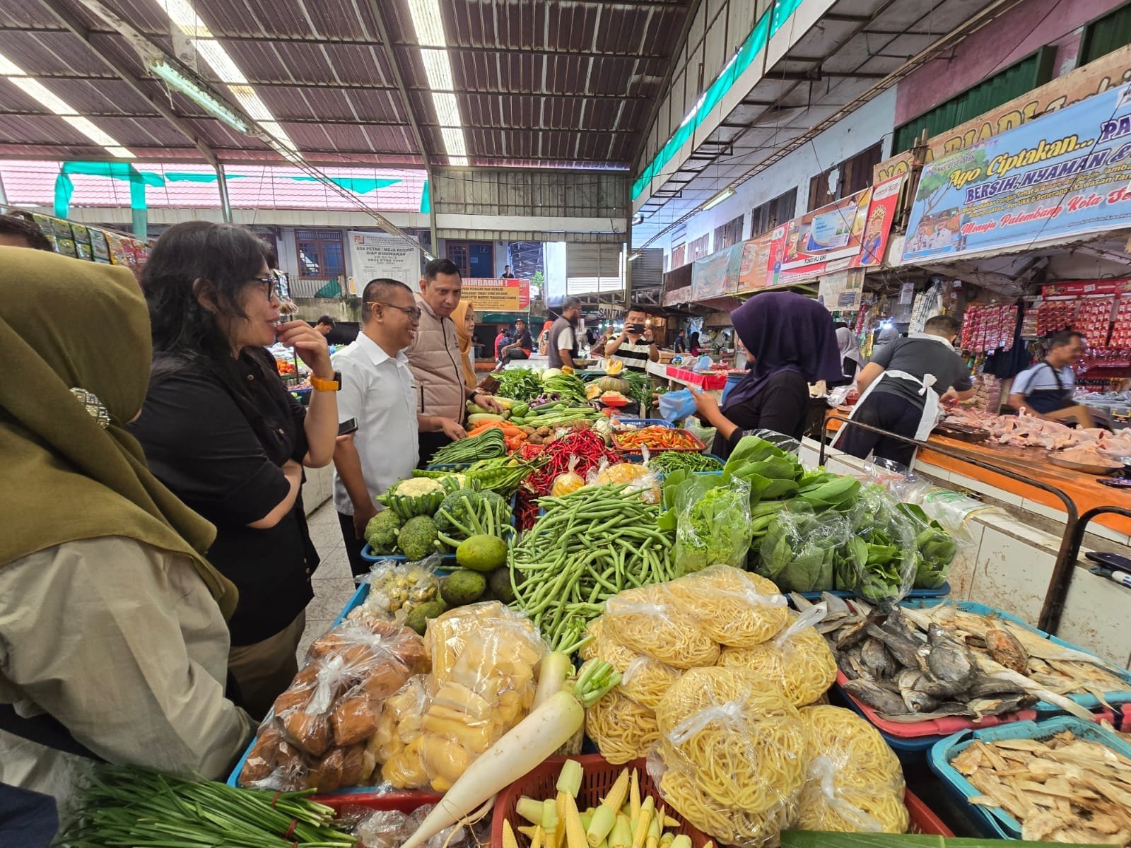 Satgas Pangan Pusat Cek Stok dan Harga Bahan Pokok di Pasar Lemabang