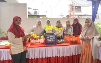 Warga Martapura Antusias Serbu Bazar Barang Layak Pakai Gratis di Kantor PKK OKU Timur