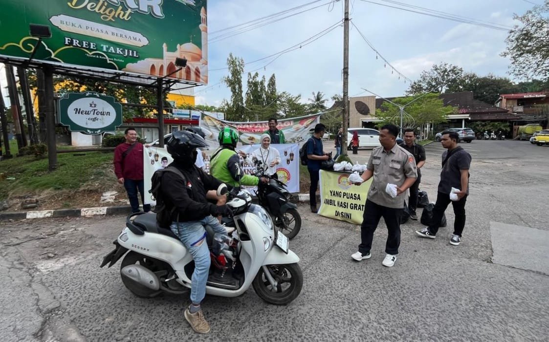 POBSI Kota Palembang Berbagi 500 Nasi Bungkus di Bulan Ramadan