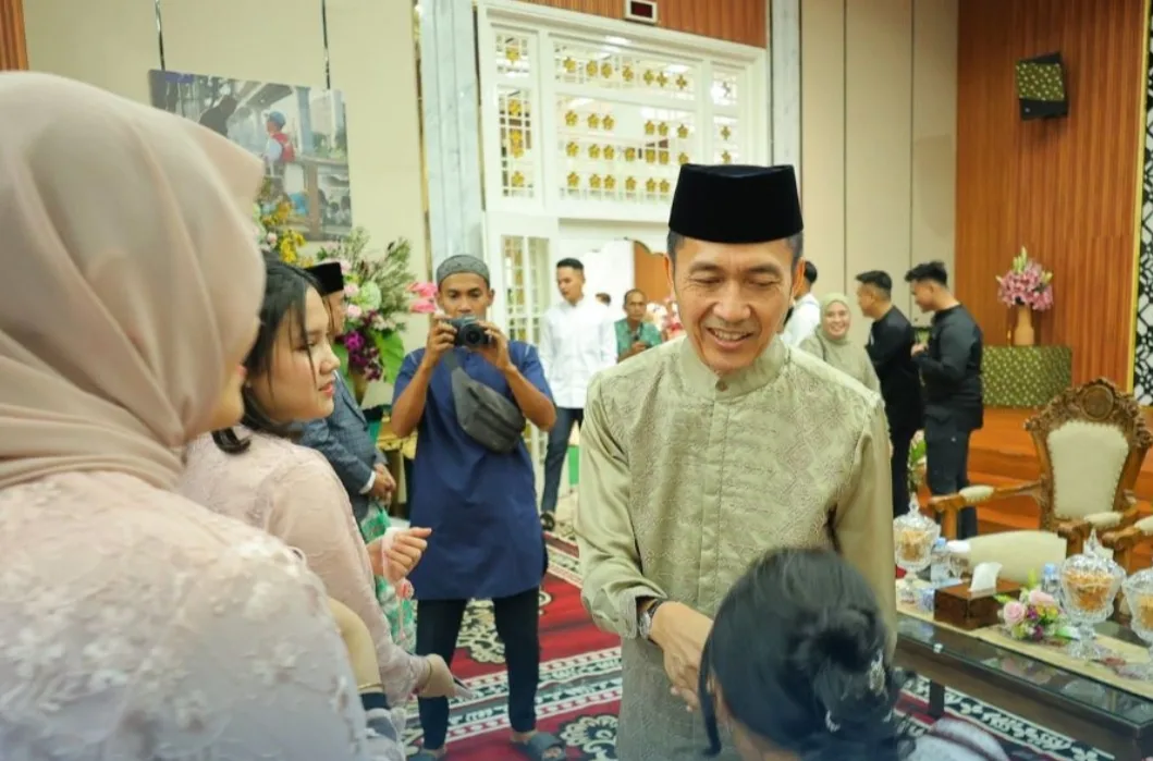 Ratu Dewa Gelar Open House Idulfitri, Ribuan Warga Padati Rumah Dinas