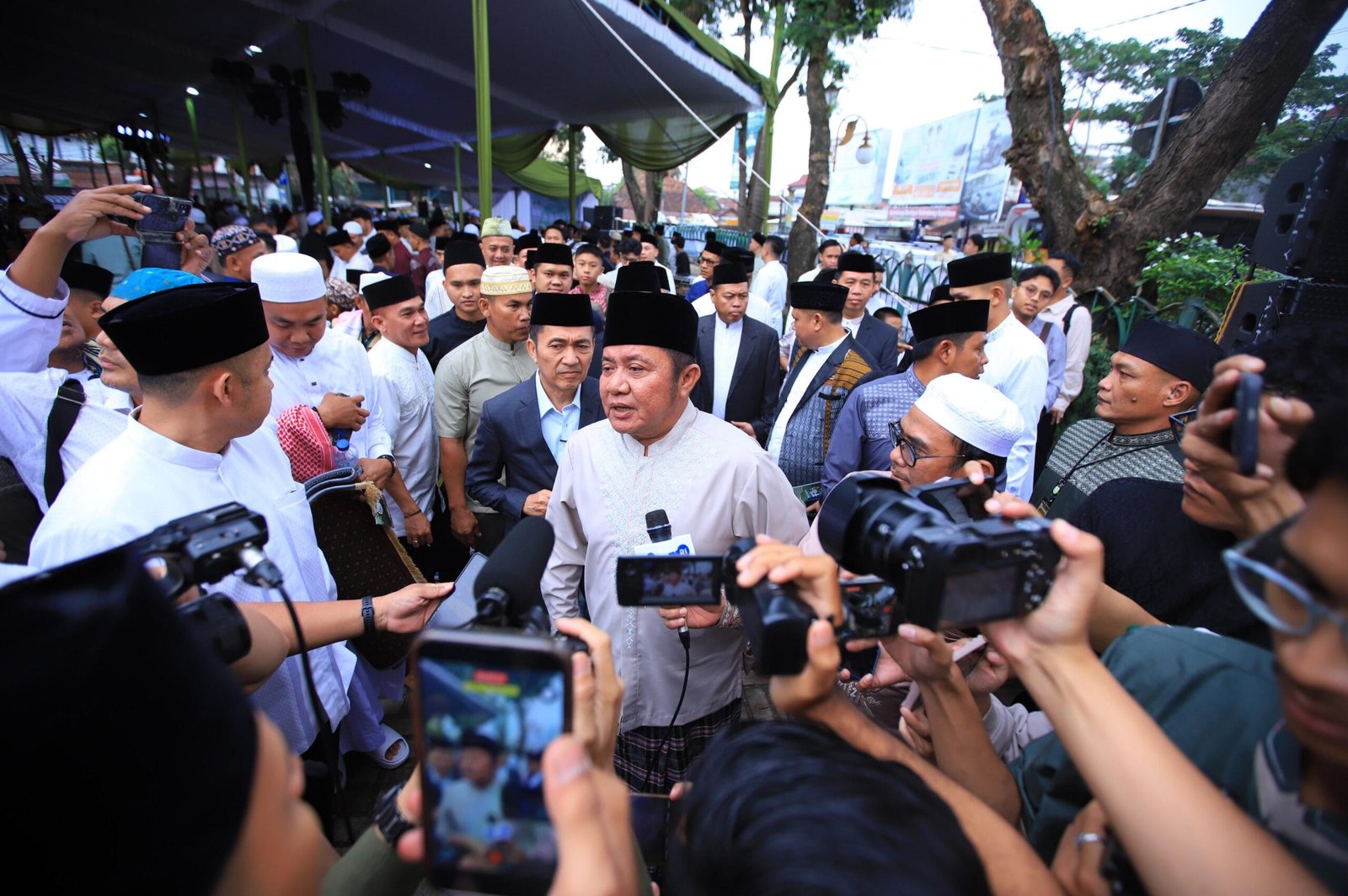 Dari Mimbar Idul Fitri, Herman Deru Ajak Warga Sumsel Perkuat Persatuan dan Kepedulian