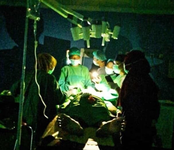 Listrik Padam Saat Operasi, RSUD Kayuagung Disorot, Tim Medis Terpaksa Gunakan Senter HP