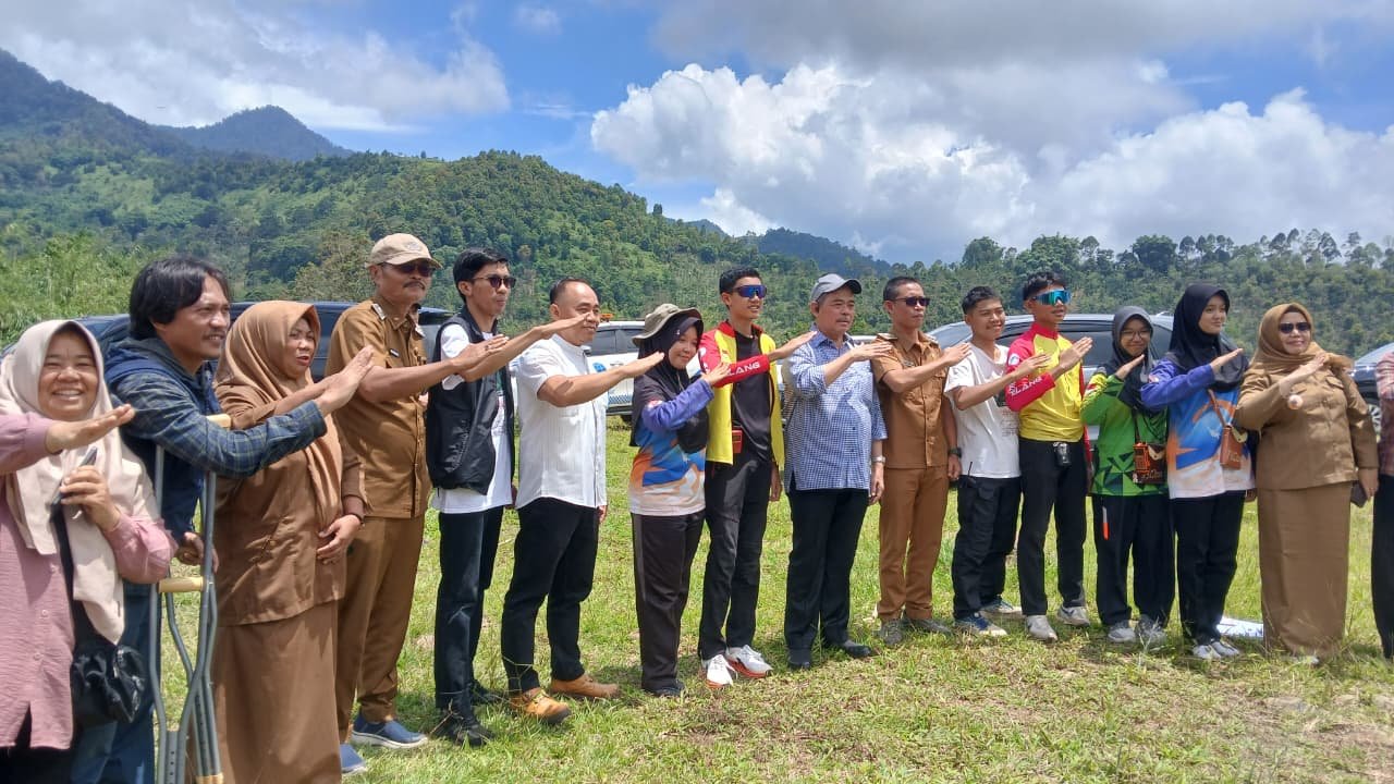 Bupati Lahat Tinjau Wisata Paralayang Jukoh Kambing