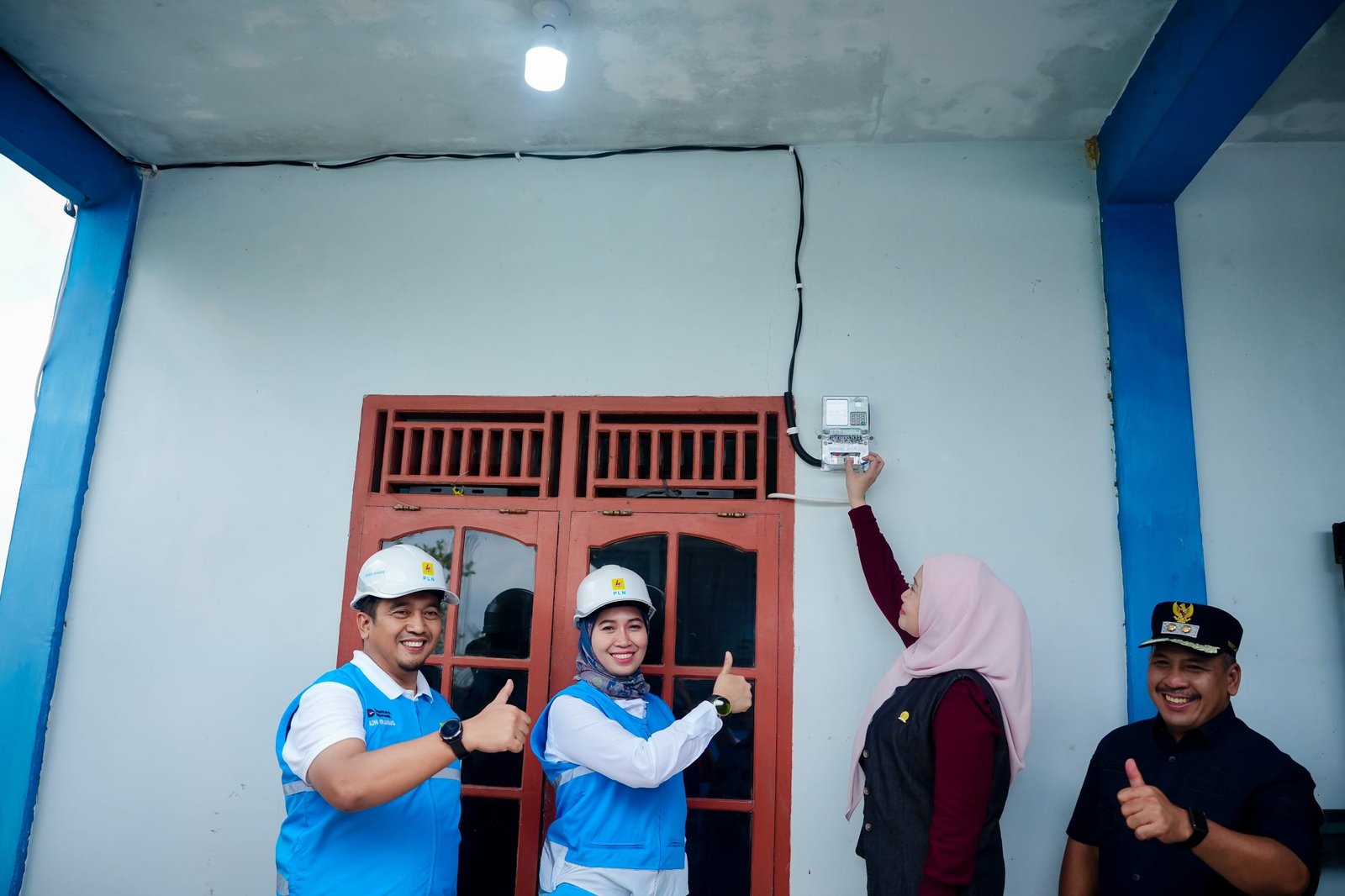 PLN Nyalakan Listrik untuk Warga Dusun Sungai Aur Kabupaten OKI