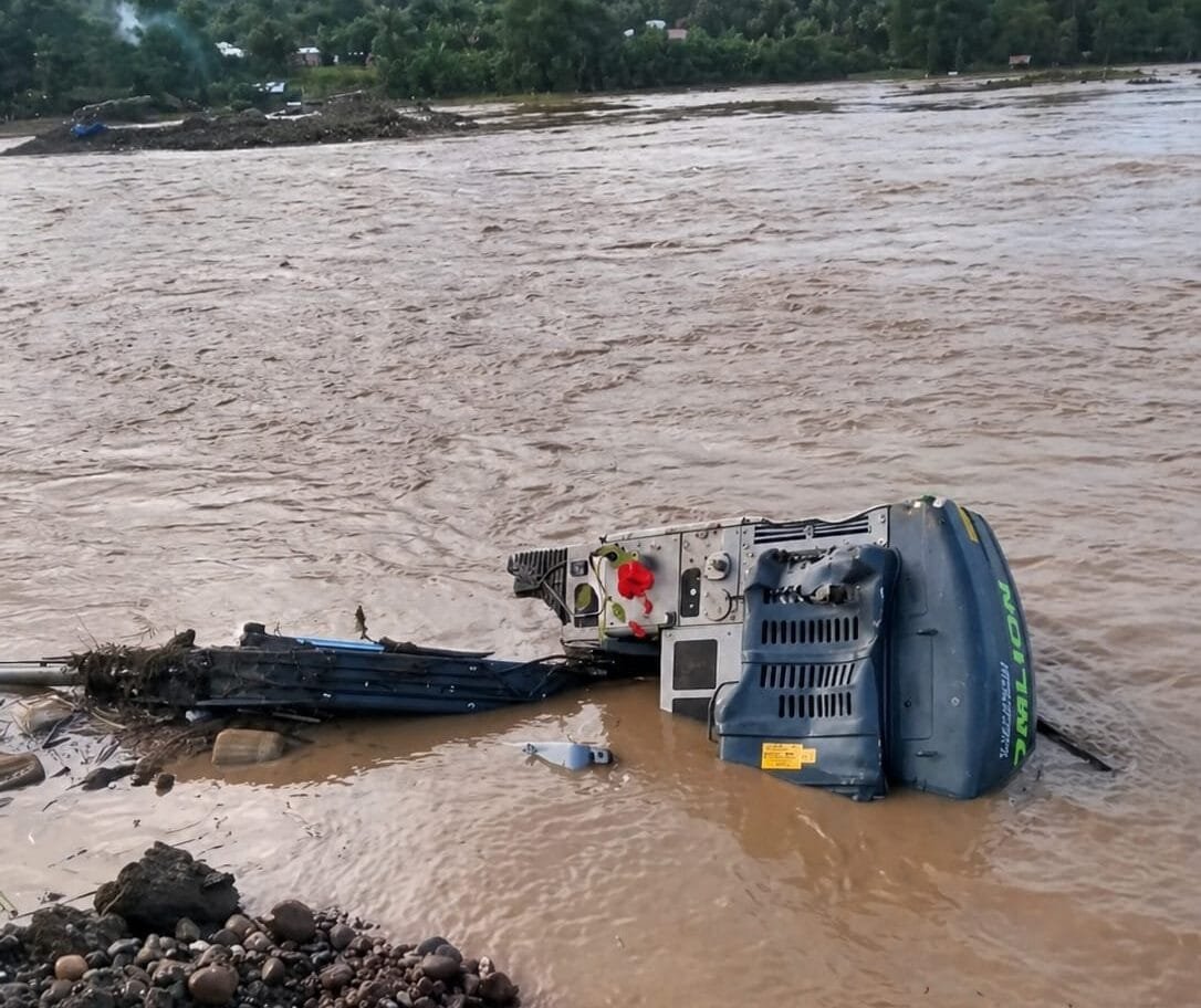 Aktivitas Tambang Ilegal Picu Banjir Bandang di Sarolangun, Puluhan Alat Berat Terseret Arus