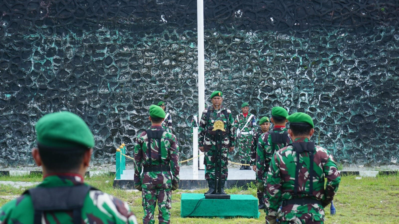 Bangun Disiplin dan Jiwa Korsa, Korem 182/JO Gelar Upacara Rutin
