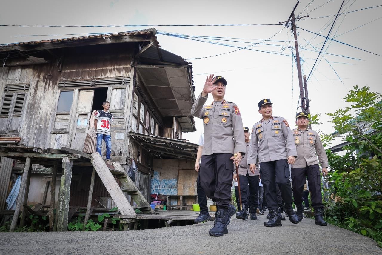 Kapolda Sumsel Pimpin Langsung Bakti Sosial Bedah Rumah Serentak di Sumsel