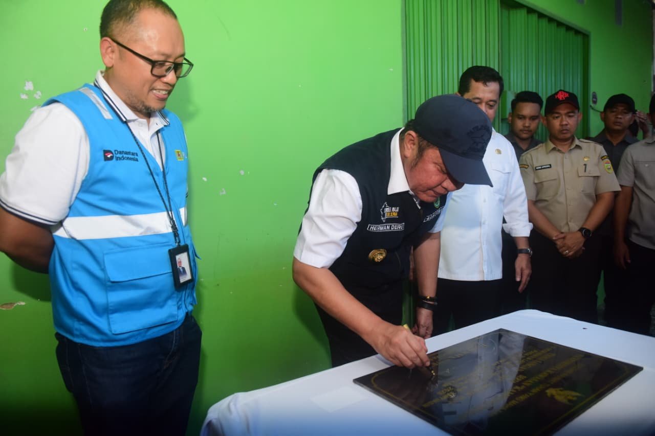 Herman Deru Resmikan Grid Extension Kenten Laut, Tegangan Listrik Warga Naik Signifikan