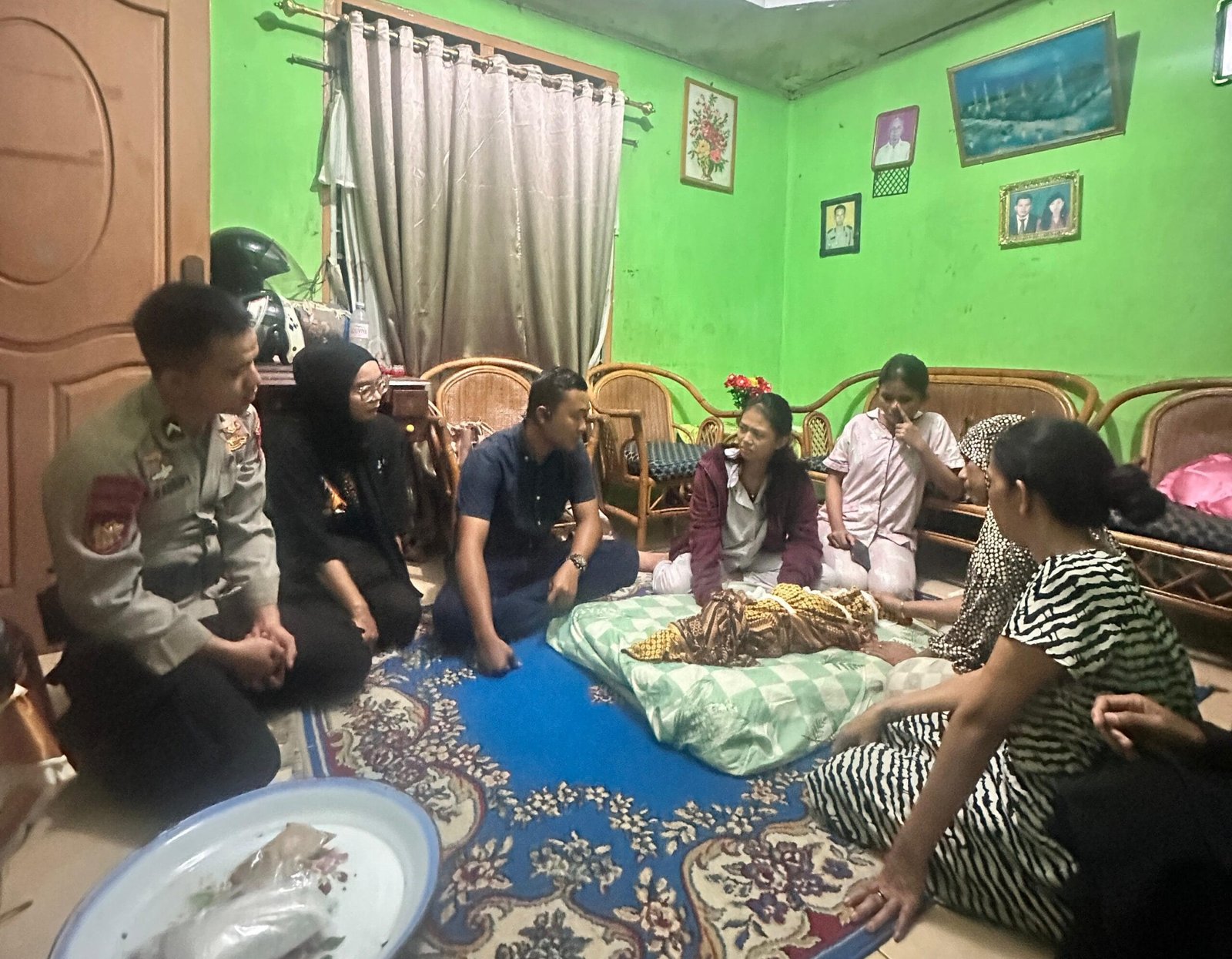 Wujud Empati Anggota Polri, Bripda Muhammad Kadafi Hadir di Tengah Duka Keluarga Bayi Keyvano