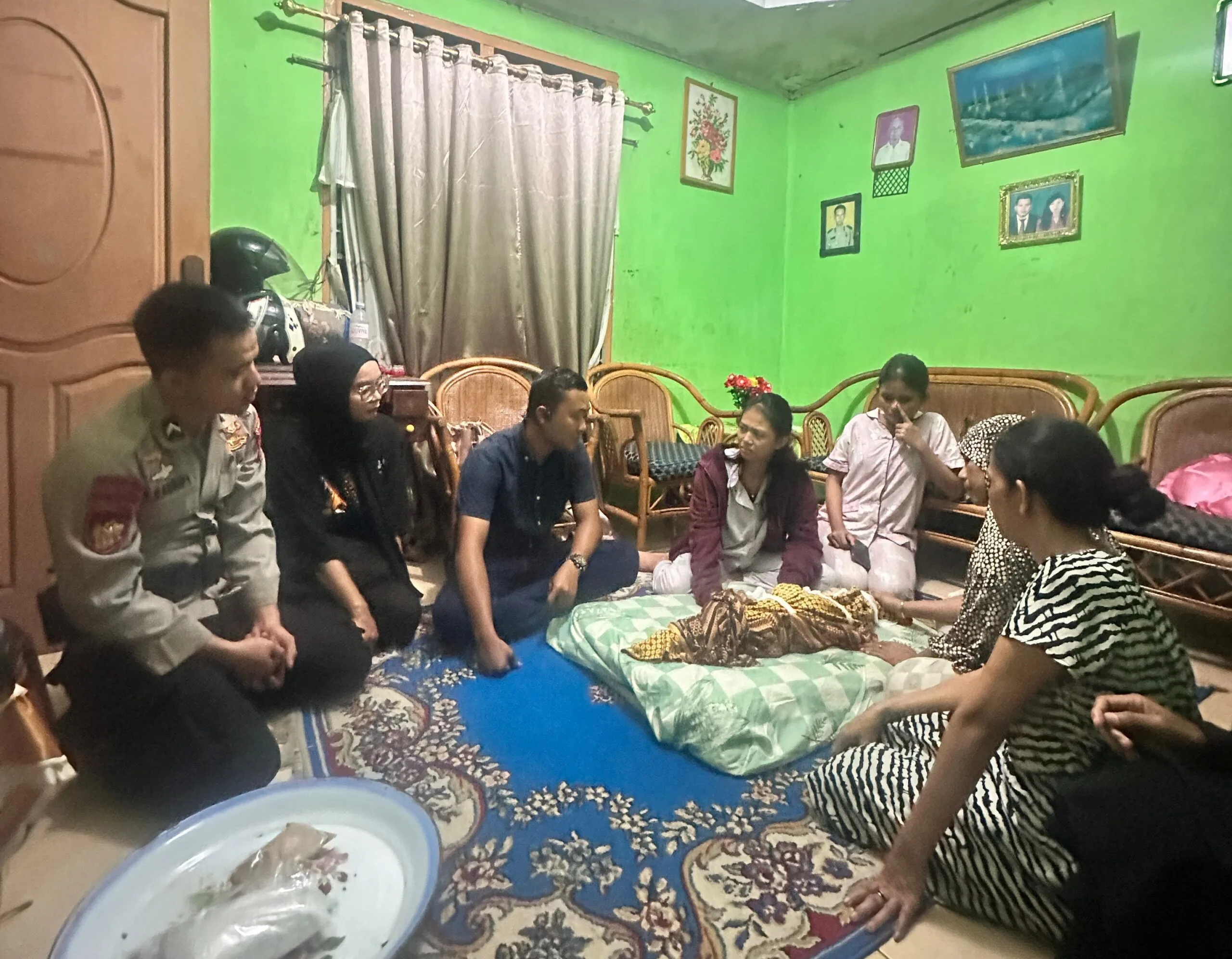 Wujud Empati Anggota Polri, Bripda Muhammad Kadafi Hadir di Tengah Duka Keluarga Bayi Keyvano