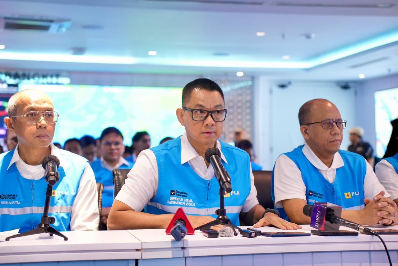 PLN All Out Pulihkan Sistem Kelistrikan Sumatra Pascagangguan Transmisi