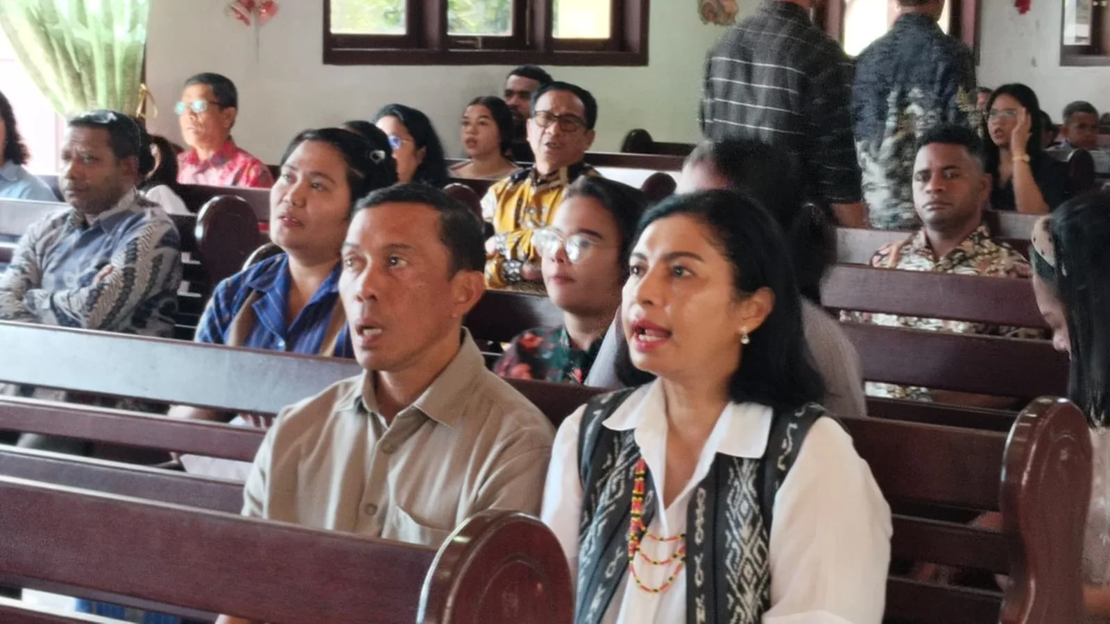 Pangdam XVIII/Kasuari dan Ketua Persit Beribadah Bersama Jemaat GKI Imanuel Fakfak