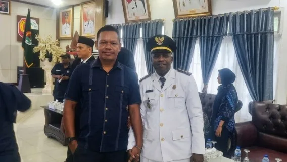 Kisah Stevanus Wagab: Dari Tenaga Honorer Kini Resmi Pimpin Distrik Kayauni
