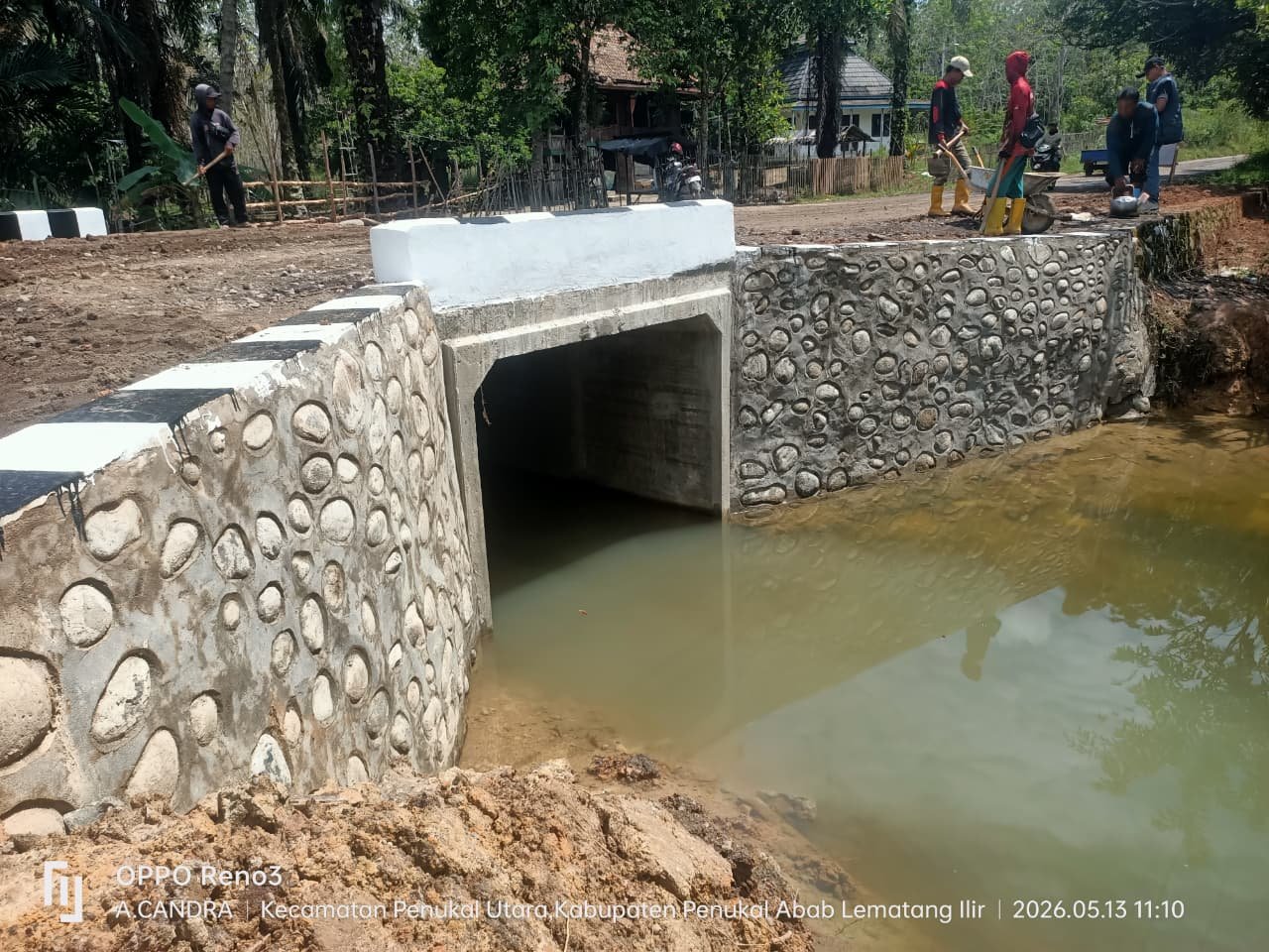Jalan Ambles di Desa Prabu Menang PALI Sudah Bisa Dilintasi Kendaraan