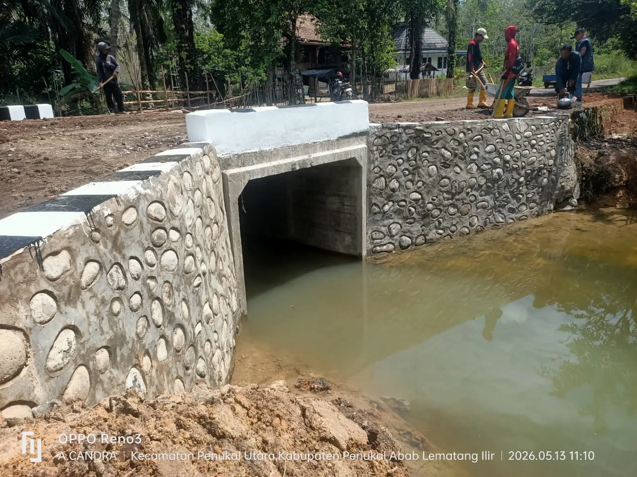 Jalan Ambles di Desa Prabu Menang PALI Sudah Bisa Dilintasi Kendaraan