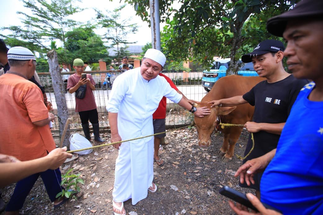 Herman Deru Berkurban di Masjid Al Masyar, Lanjut Ziarah ke Makam Percha Leanpuri